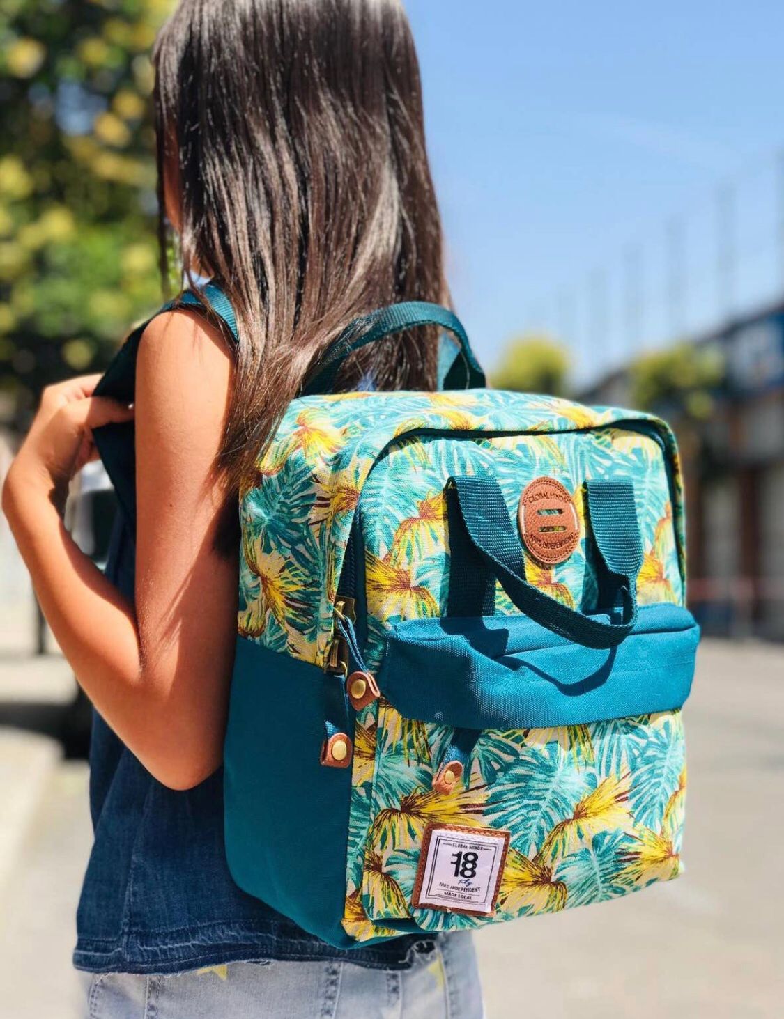 Casual backpack with floral print - Image 2